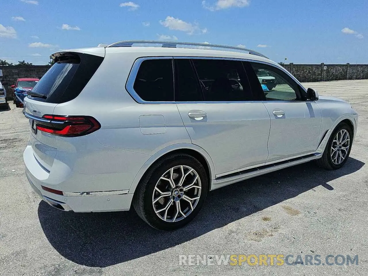 3 Photograph of a damaged car 5UX23EM02S9W38321 BMW X7 2025