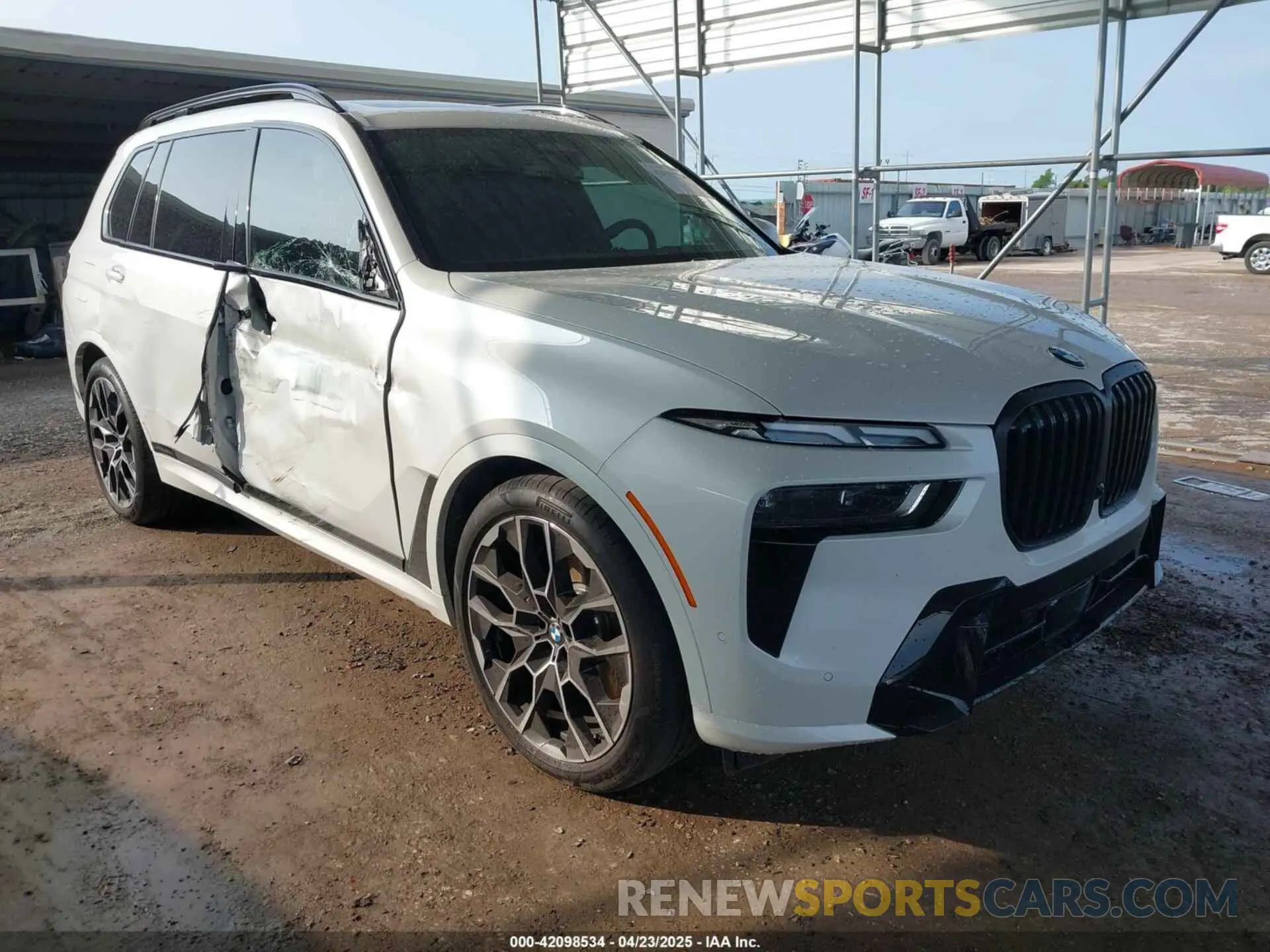 1 Photograph of a damaged car 5UX23EM03S9Z89867 BMW X7 2025