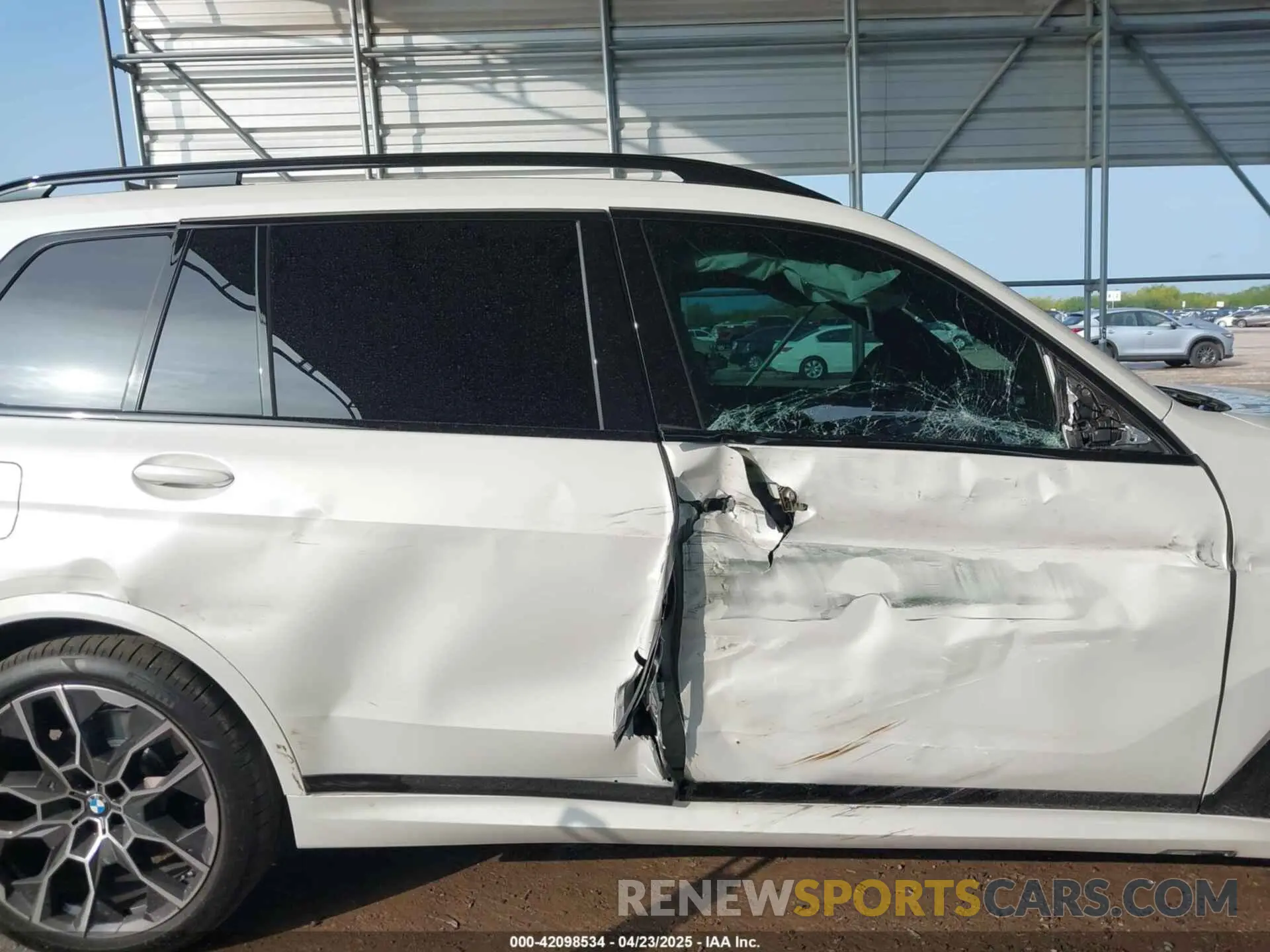 13 Photograph of a damaged car 5UX23EM03S9Z89867 BMW X7 2025
