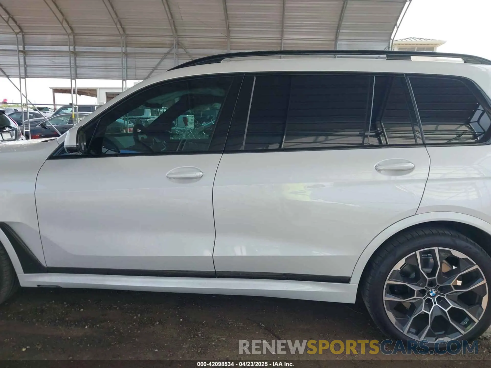 14 Photograph of a damaged car 5UX23EM03S9Z89867 BMW X7 2025