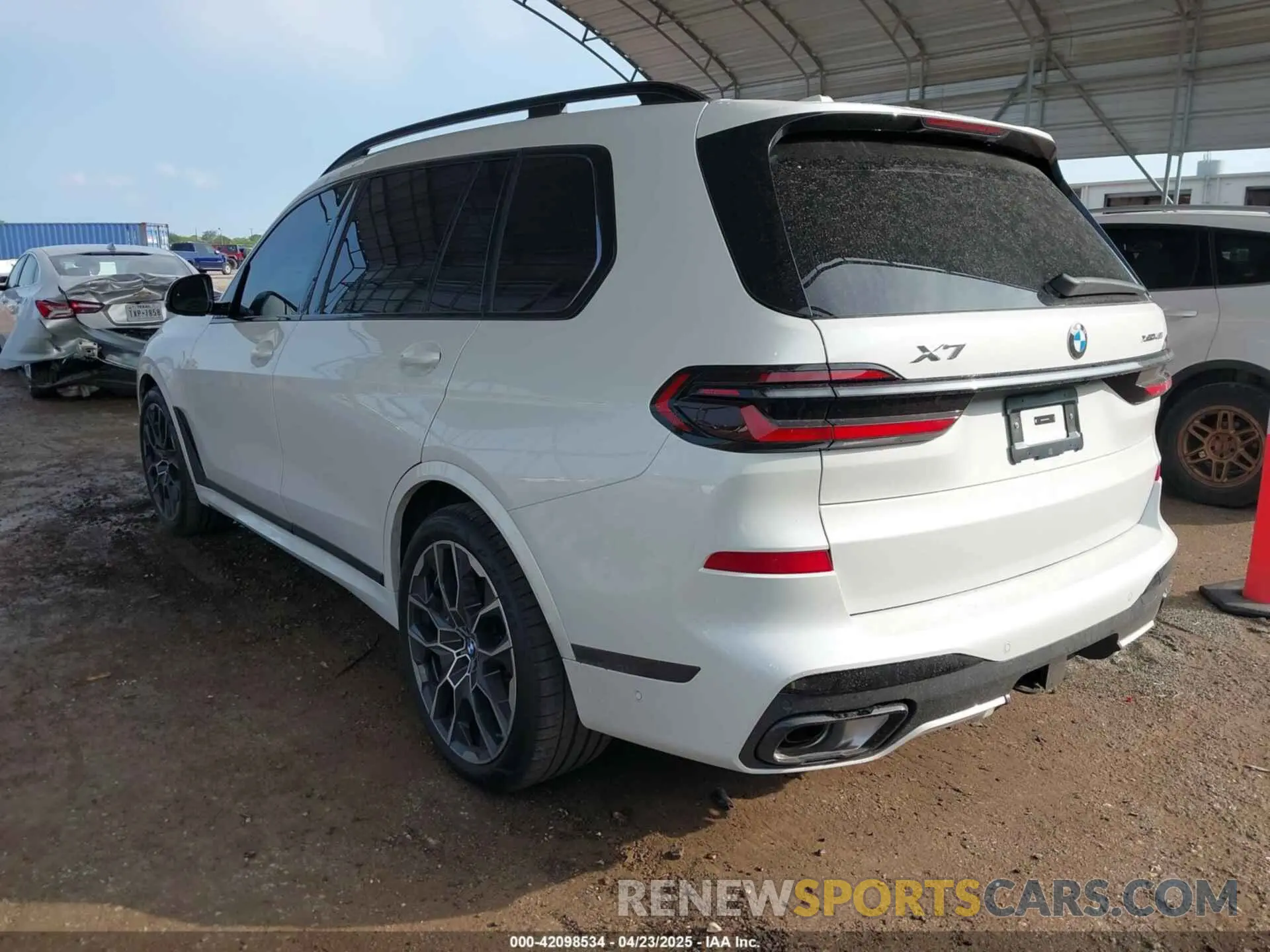 3 Photograph of a damaged car 5UX23EM03S9Z89867 BMW X7 2025