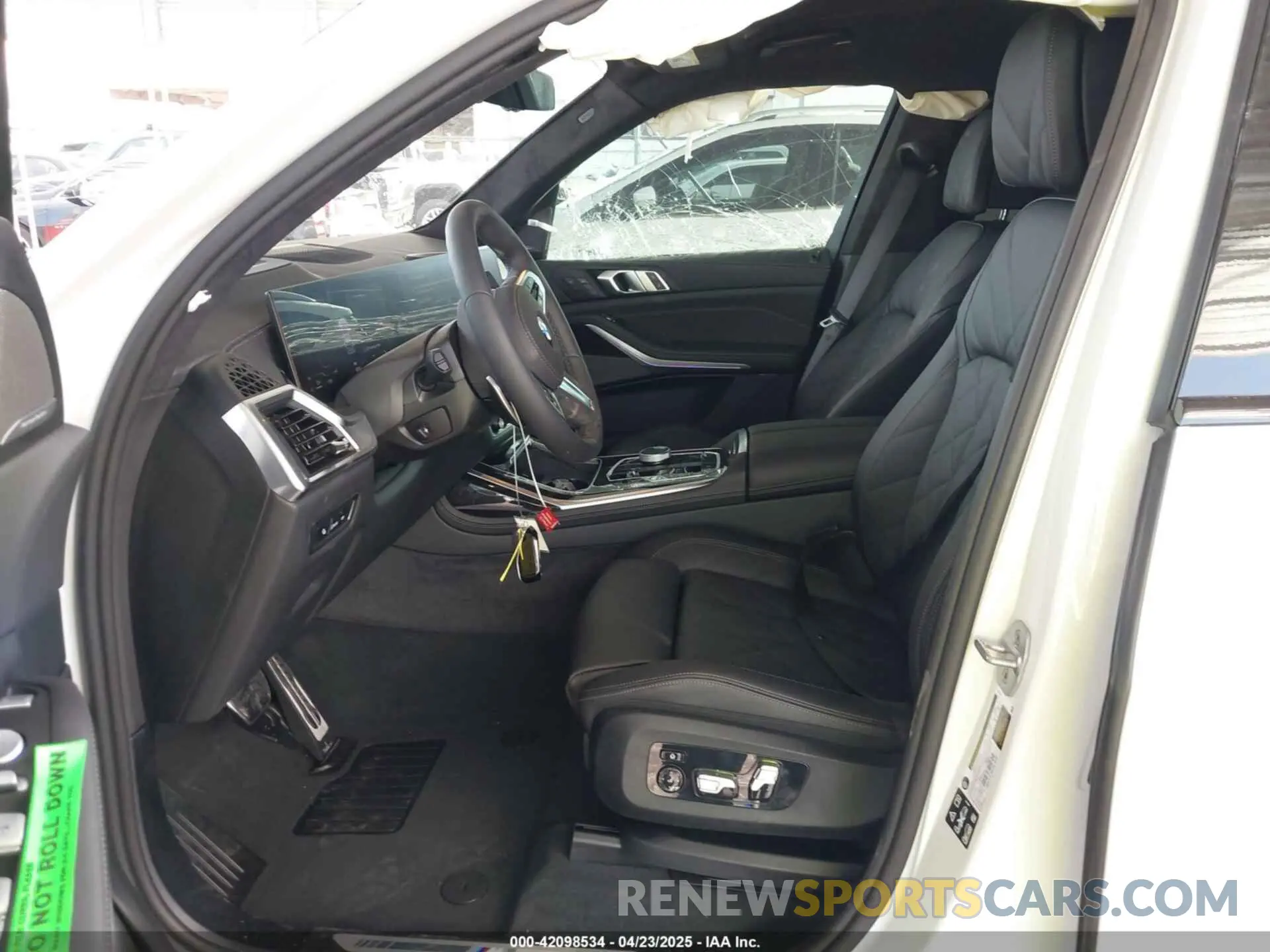 5 Photograph of a damaged car 5UX23EM03S9Z89867 BMW X7 2025