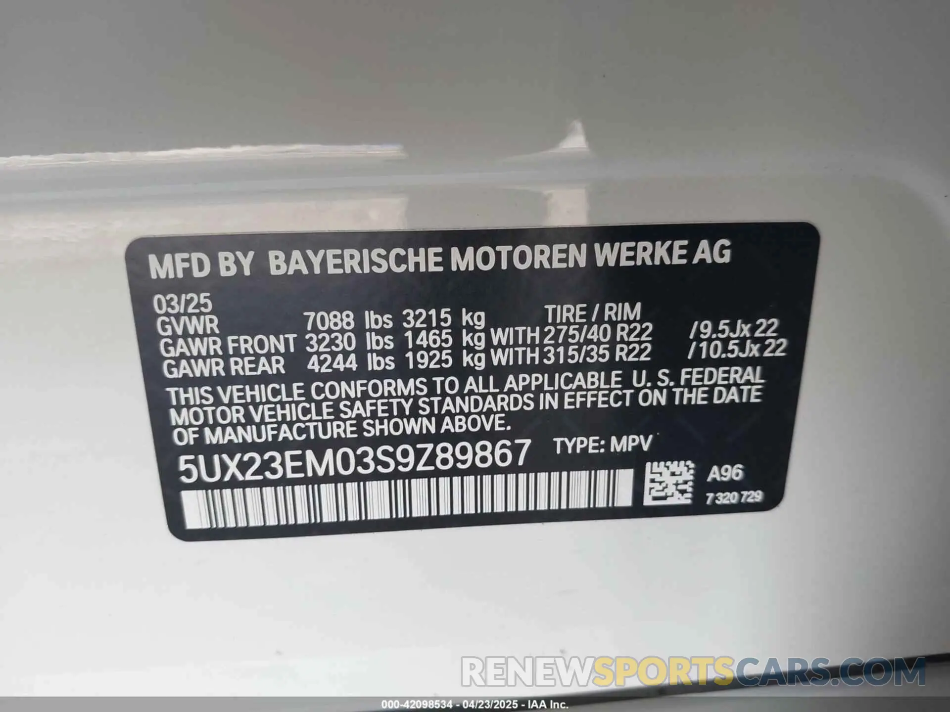 9 Photograph of a damaged car 5UX23EM03S9Z89867 BMW X7 2025