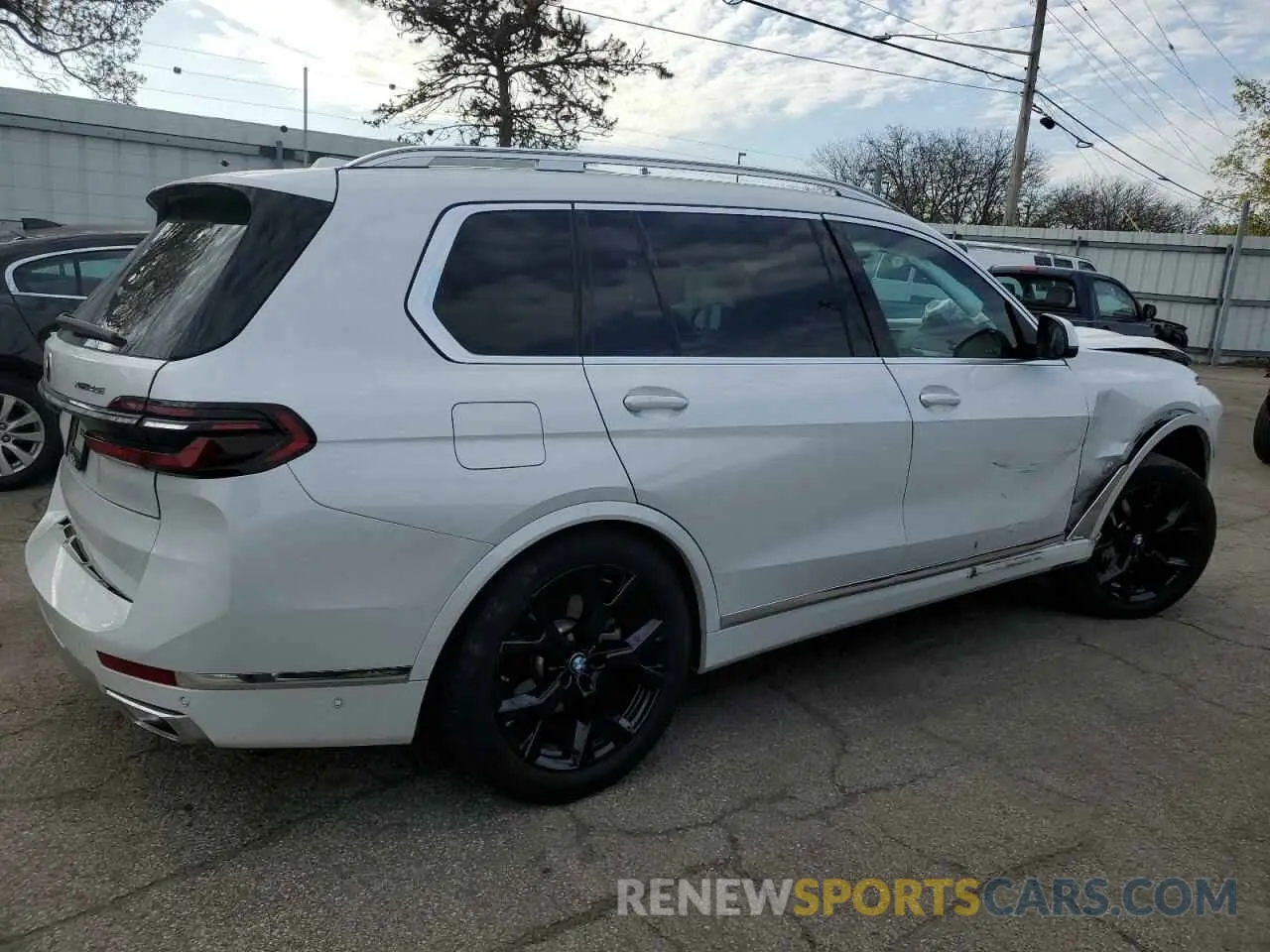 3 Photograph of a damaged car 5UX23EM04S9W98391 BMW X7 2025