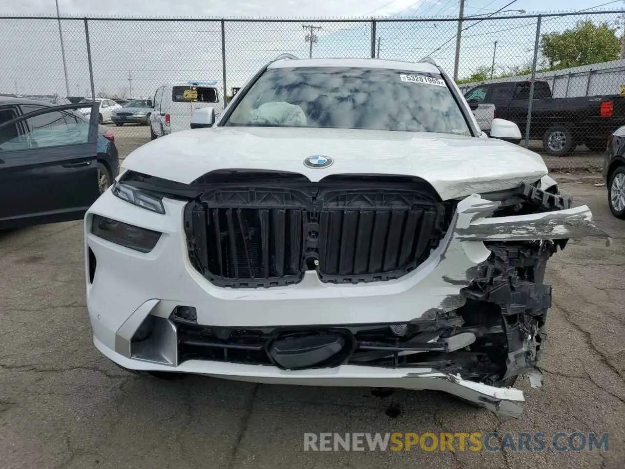 5 Photograph of a damaged car 5UX23EM04S9W98391 BMW X7 2025