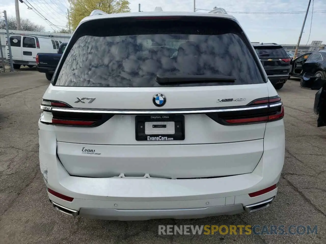6 Photograph of a damaged car 5UX23EM04S9W98391 BMW X7 2025