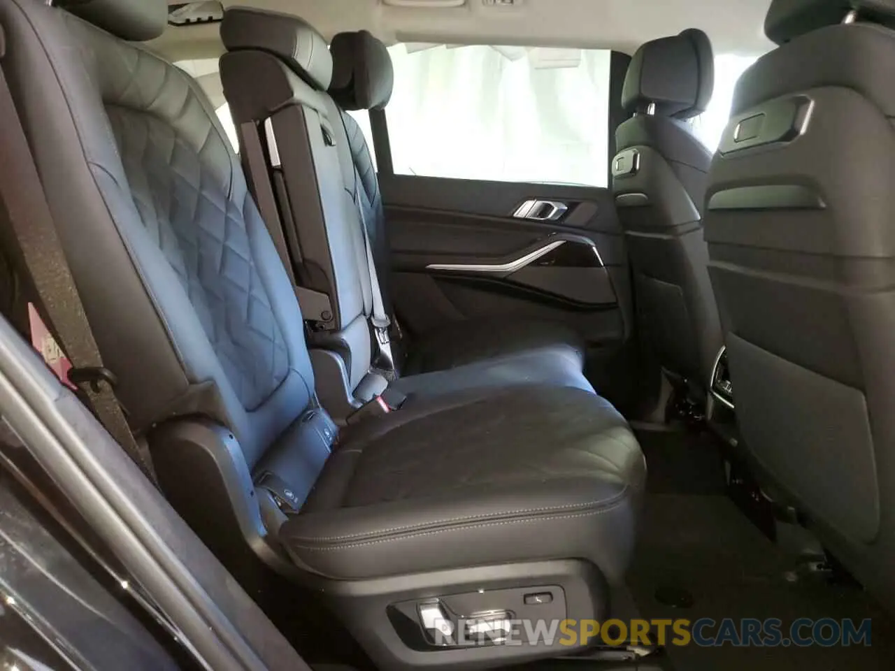 11 Photograph of a damaged car 5UX23EM04S9X60842 BMW X7 2025