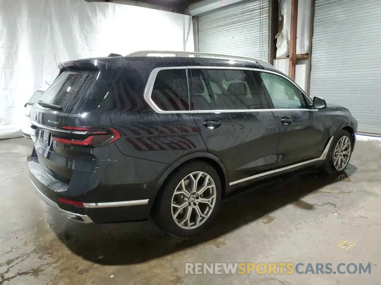 3 Photograph of a damaged car 5UX23EM04S9X60842 BMW X7 2025