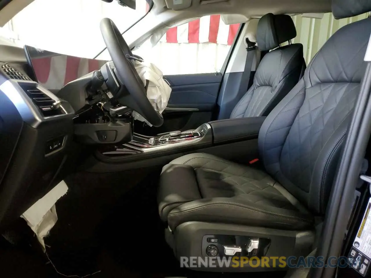 7 Photograph of a damaged car 5UX23EM04S9X60842 BMW X7 2025