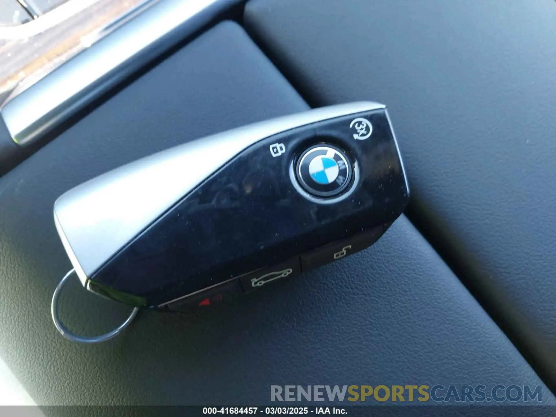 11 Photograph of a damaged car 5UX23EM04S9Y00286 BMW X7 2025