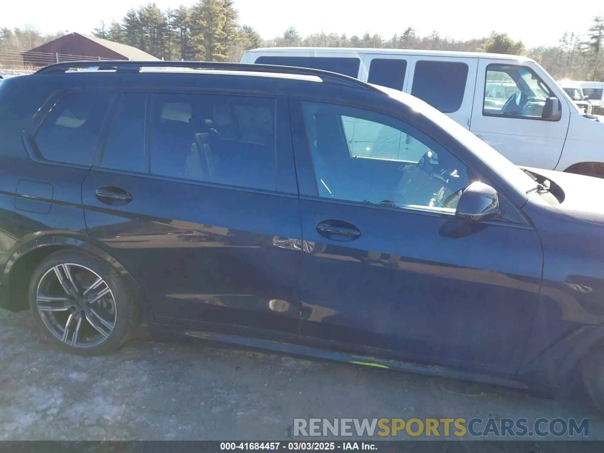 13 Photograph of a damaged car 5UX23EM04S9Y00286 BMW X7 2025