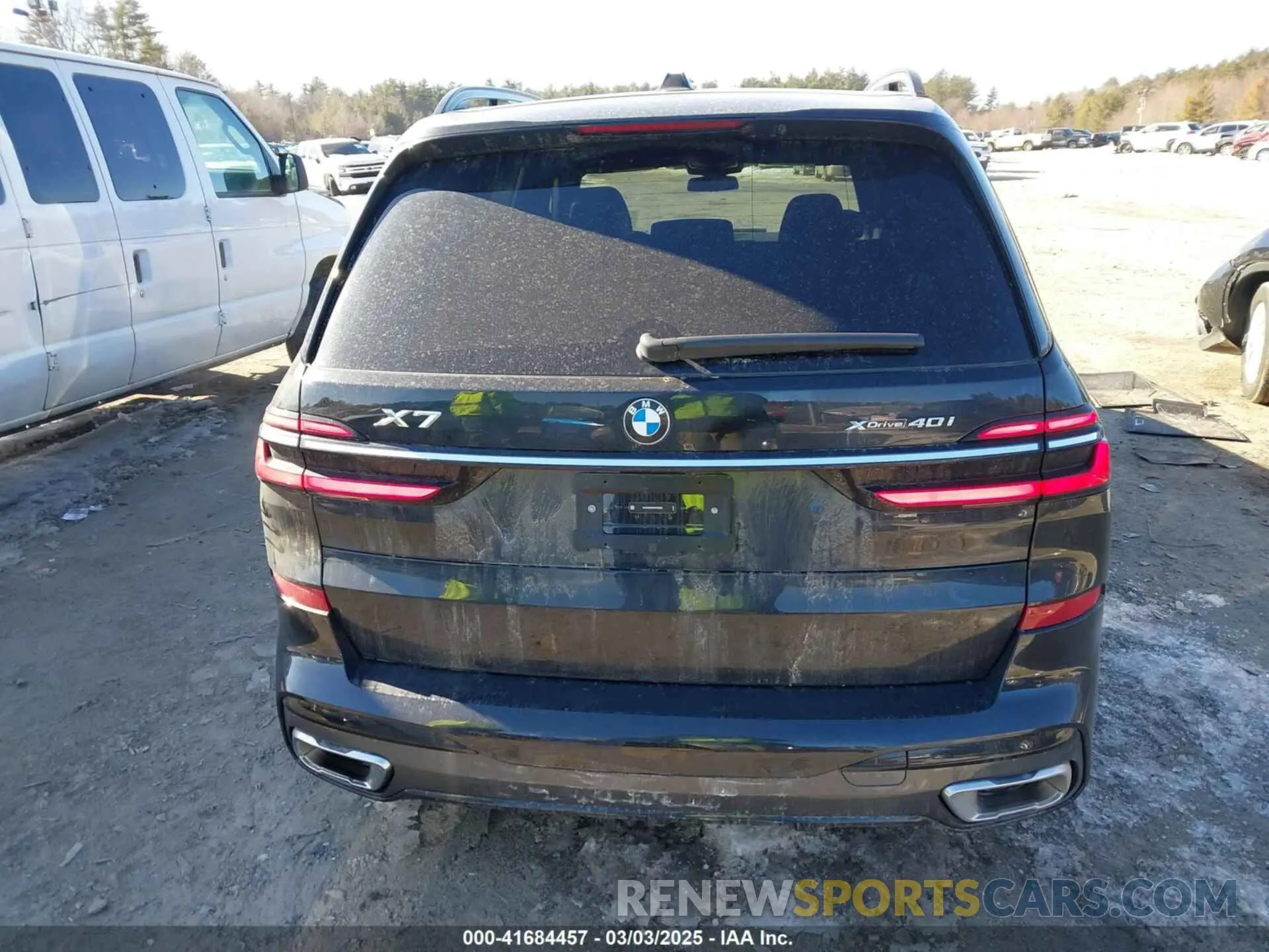 16 Photograph of a damaged car 5UX23EM04S9Y00286 BMW X7 2025