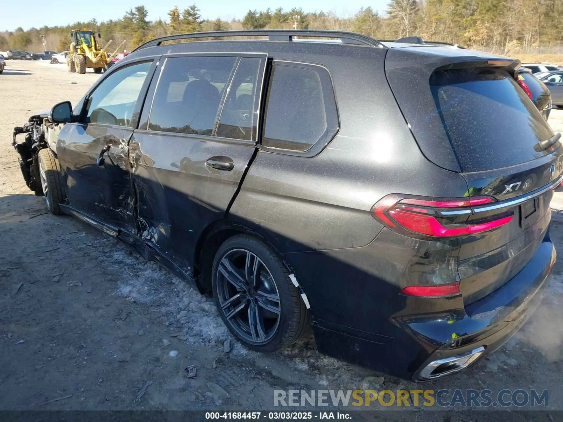3 Photograph of a damaged car 5UX23EM04S9Y00286 BMW X7 2025