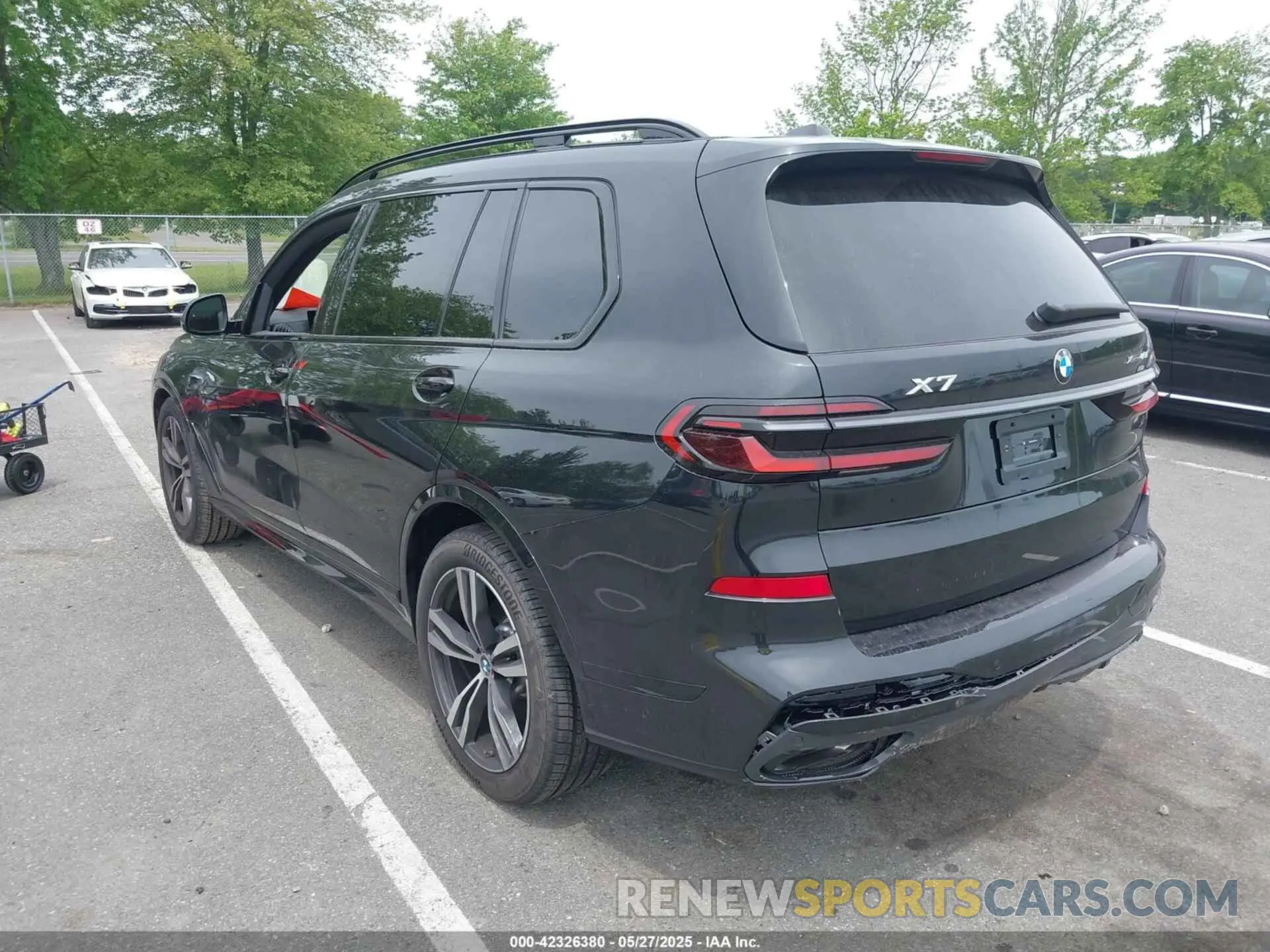 3 Photograph of a damaged car 5UX23EM04S9Y31084 BMW X7 2025