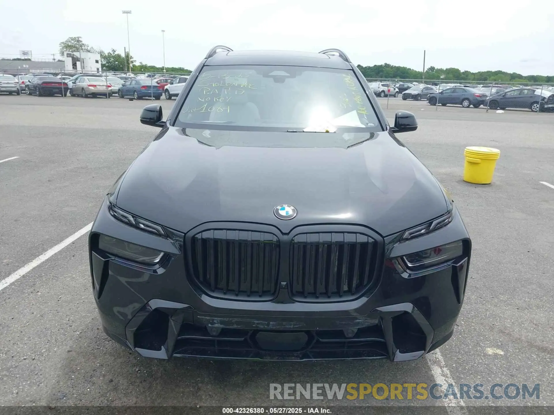 6 Photograph of a damaged car 5UX23EM04S9Y31084 BMW X7 2025