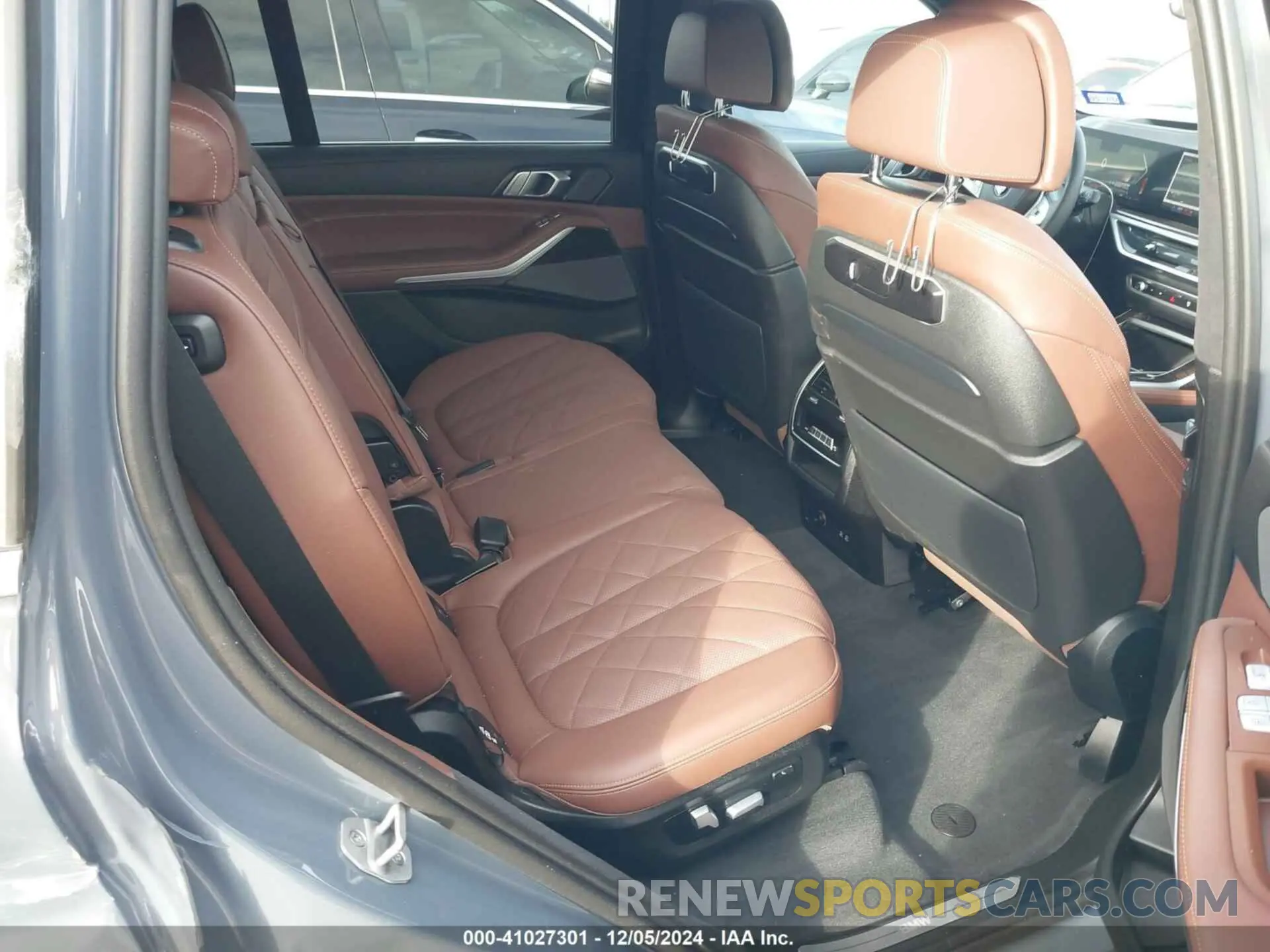 8 Photograph of a damaged car 5UX23EM05S9W58322 BMW X7 2025