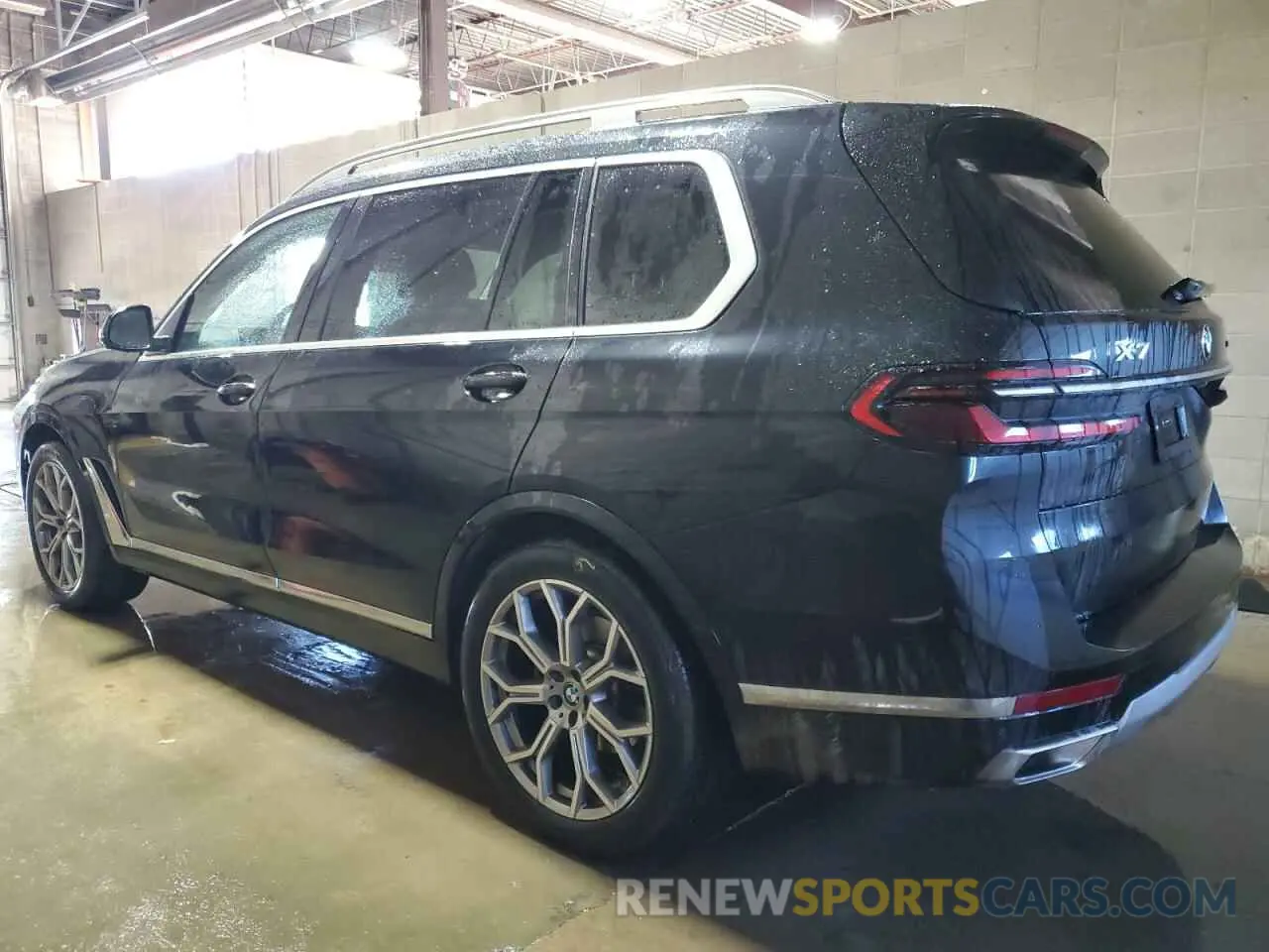 2 Photograph of a damaged car 5UX23EM05S9X62762 BMW X7 2025