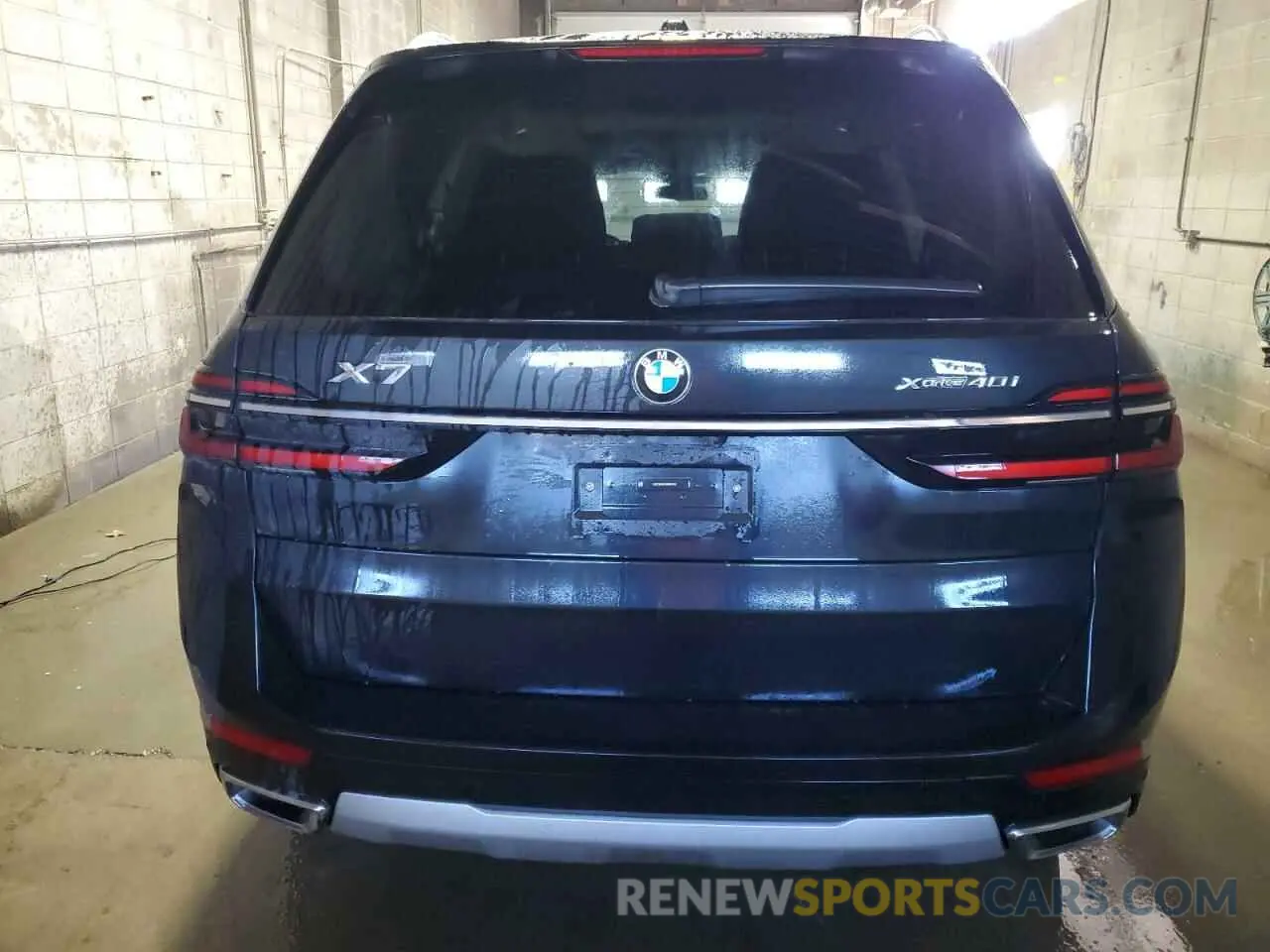 6 Photograph of a damaged car 5UX23EM05S9X62762 BMW X7 2025