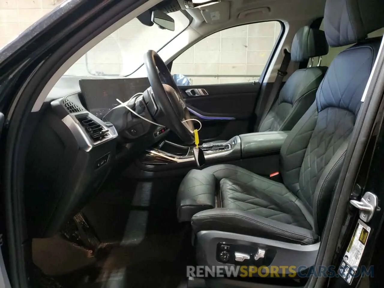 7 Photograph of a damaged car 5UX23EM05S9X62762 BMW X7 2025