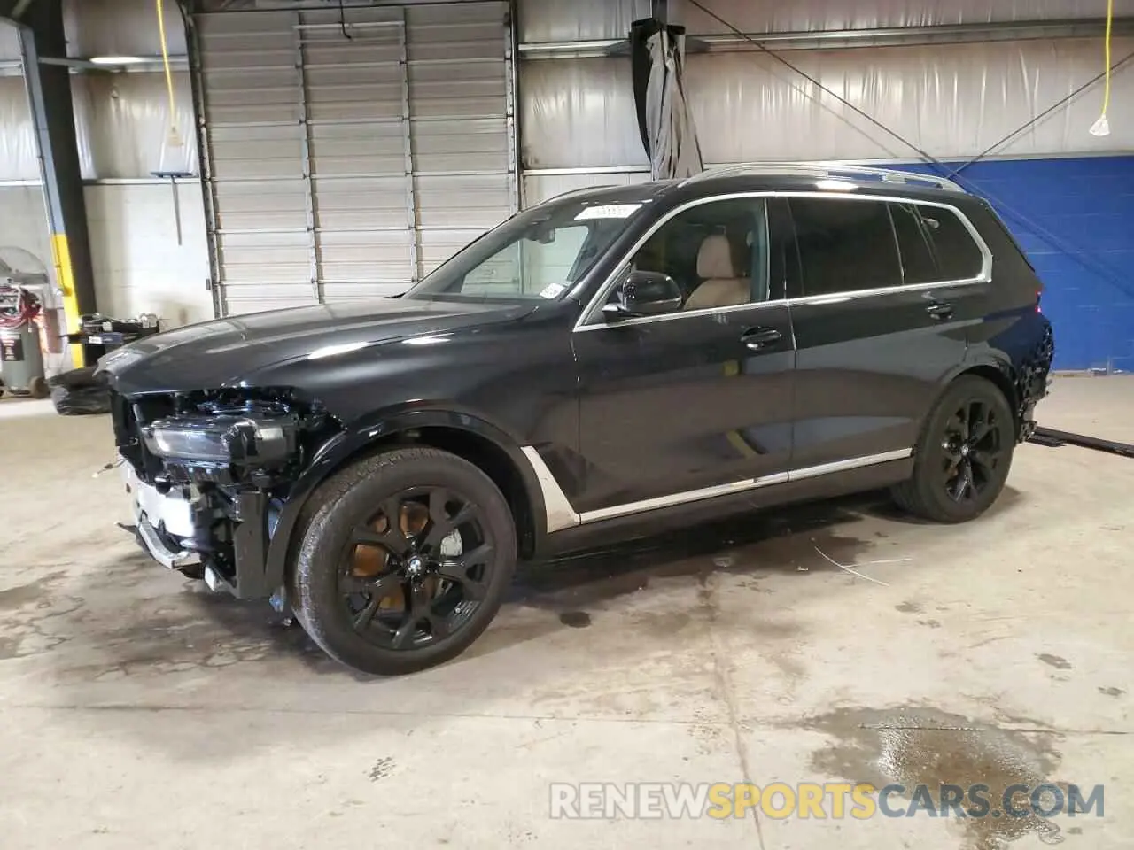 1 Photograph of a damaged car 5UX23EM05S9X70103 BMW X7 2025