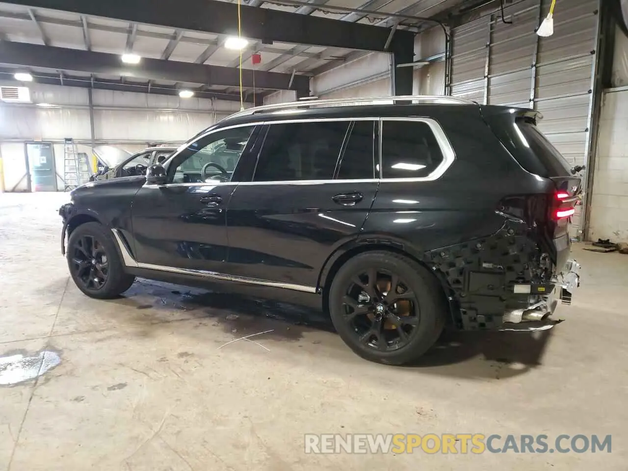 2 Photograph of a damaged car 5UX23EM05S9X70103 BMW X7 2025