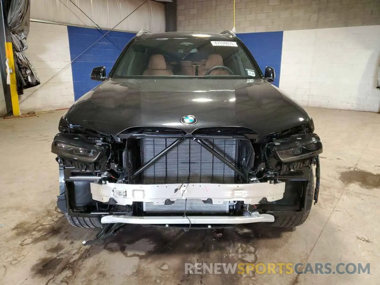 5 Photograph of a damaged car 5UX23EM05S9X70103 BMW X7 2025