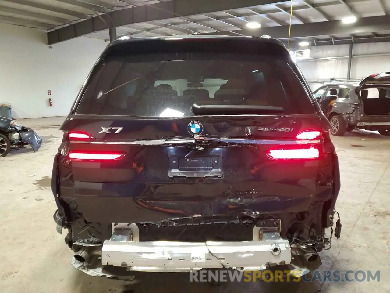 6 Photograph of a damaged car 5UX23EM05S9X70103 BMW X7 2025