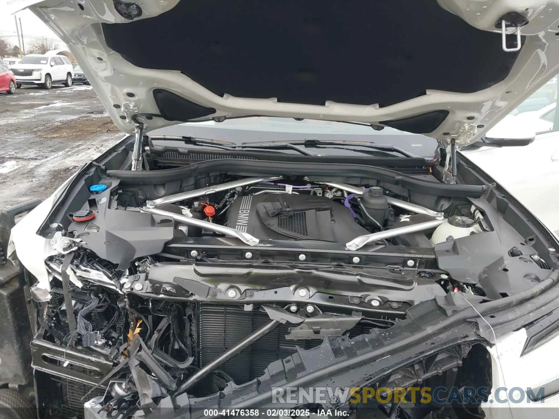 10 Photograph of a damaged car 5UX23EM05S9X98435 BMW X7 2025