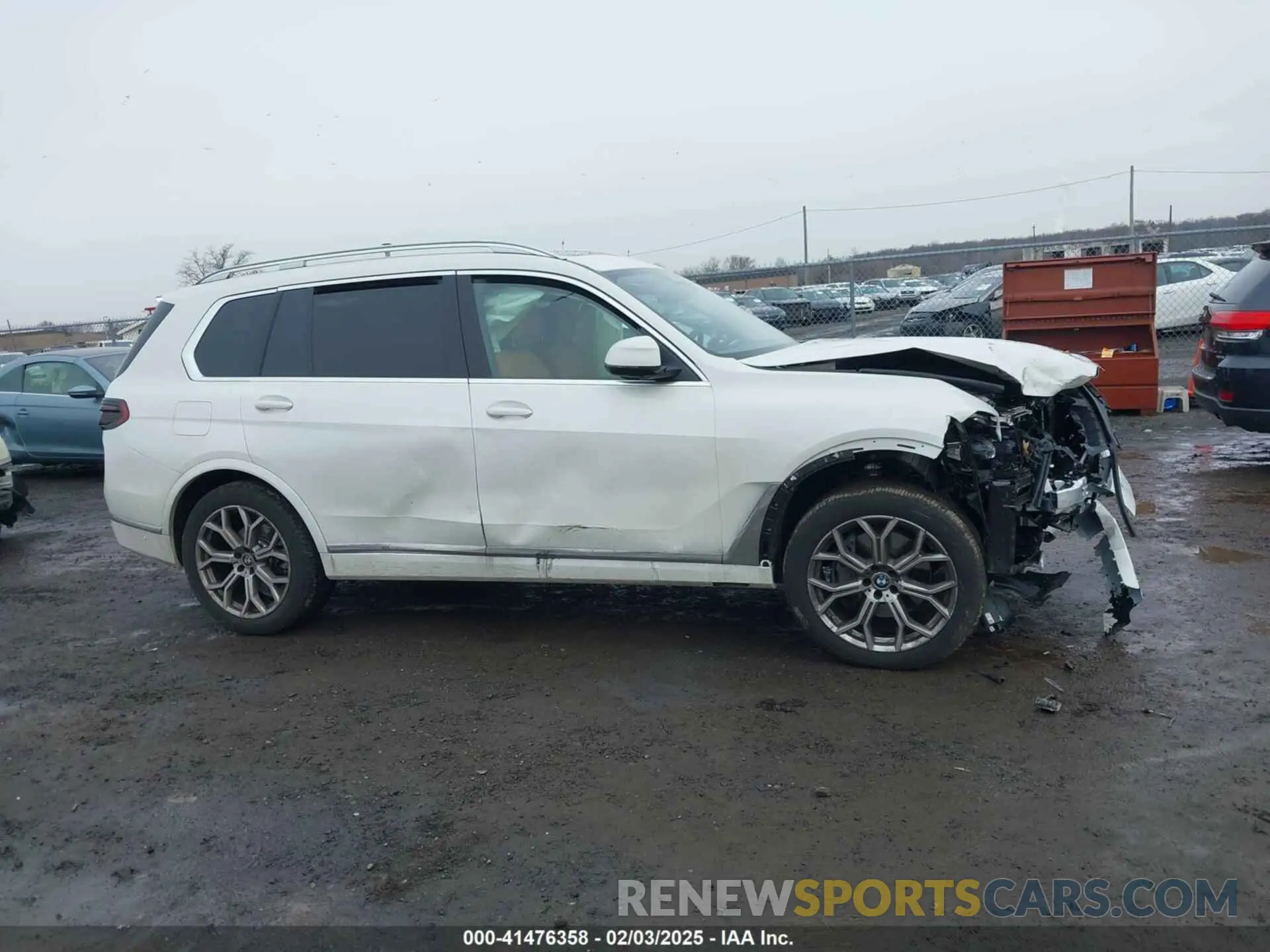 13 Photograph of a damaged car 5UX23EM05S9X98435 BMW X7 2025