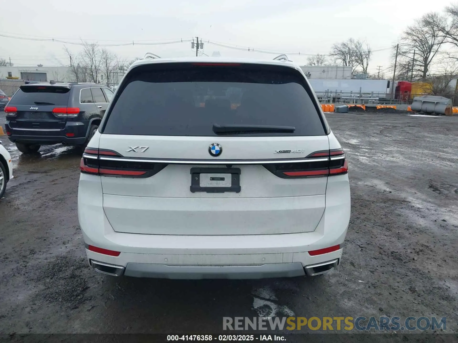 16 Photograph of a damaged car 5UX23EM05S9X98435 BMW X7 2025