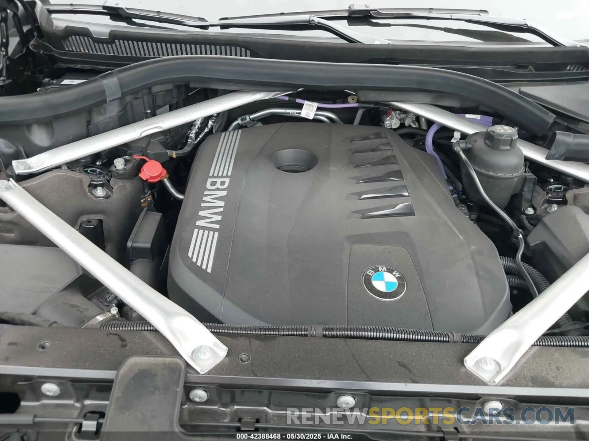 10 Photograph of a damaged car 5UX23EM06S9Y05540 BMW X7 2025