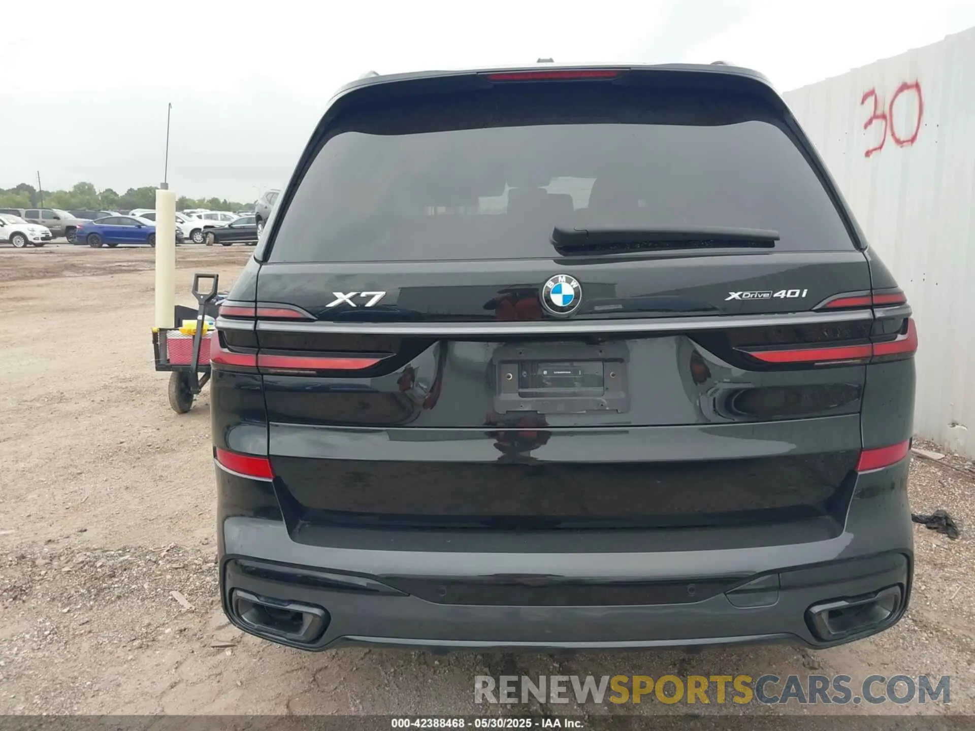 16 Photograph of a damaged car 5UX23EM06S9Y05540 BMW X7 2025