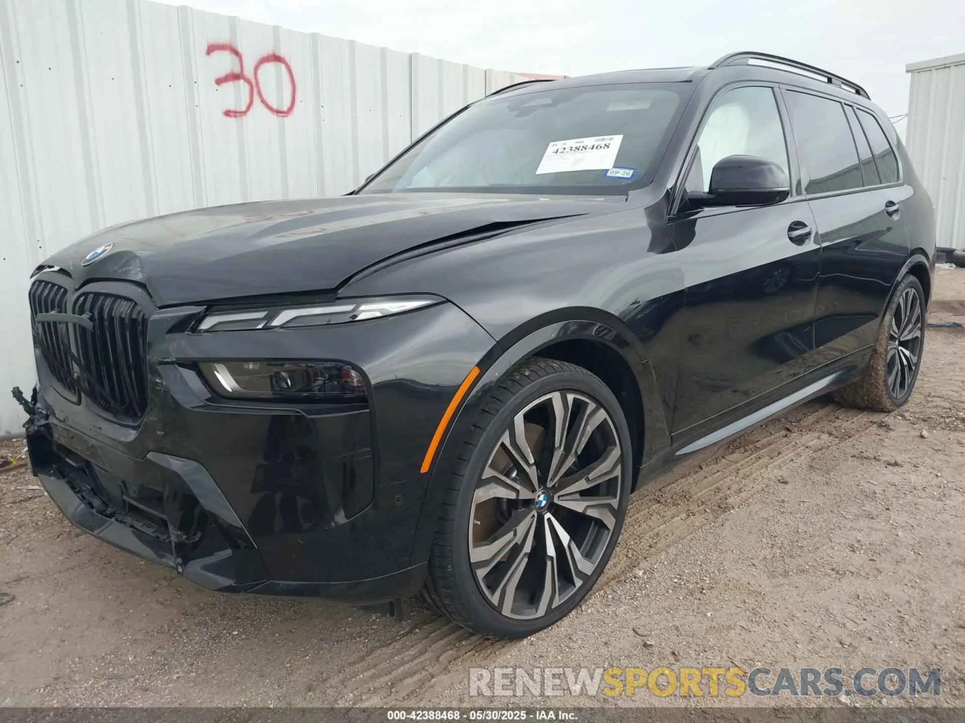 2 Photograph of a damaged car 5UX23EM06S9Y05540 BMW X7 2025