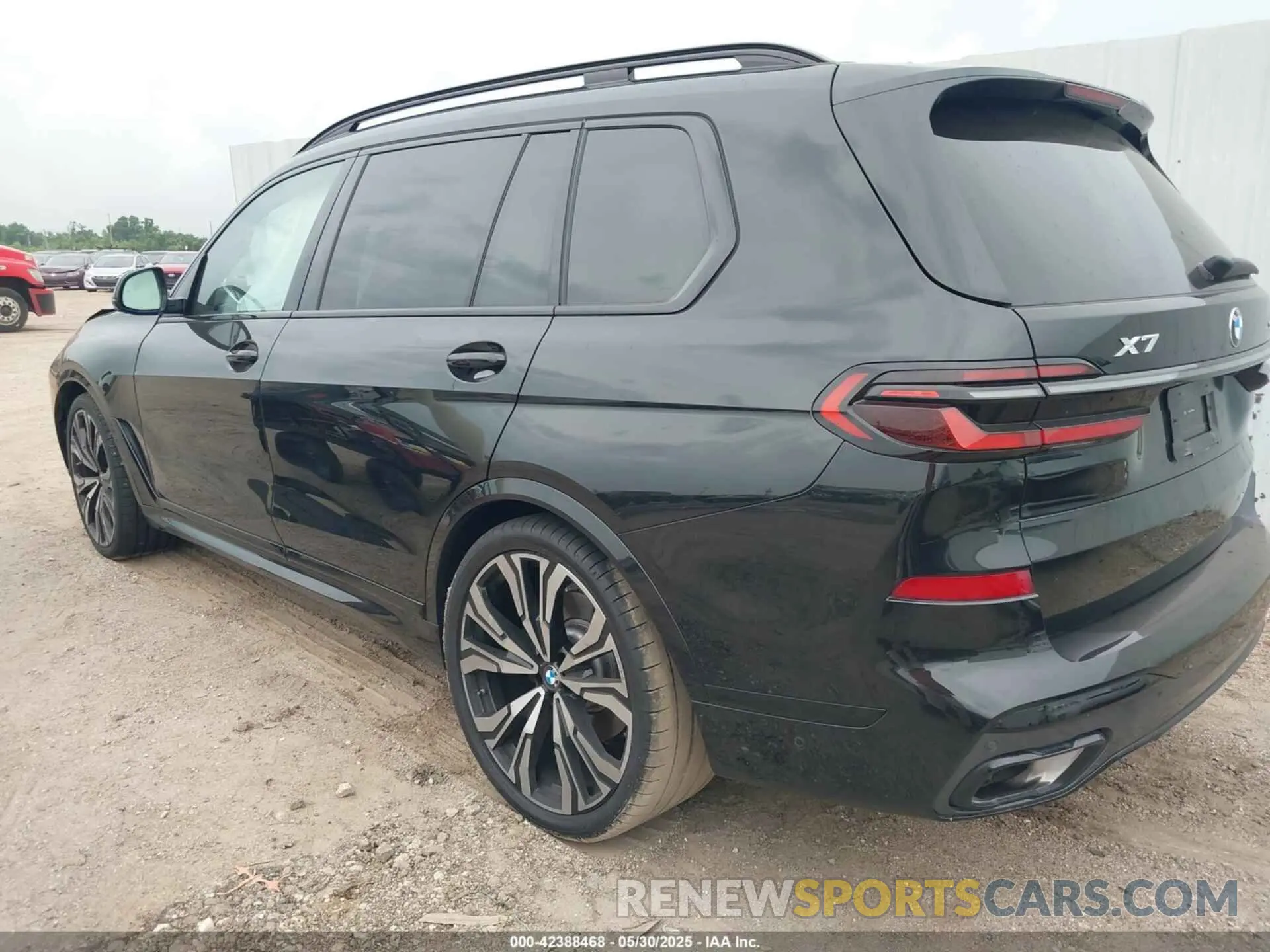 3 Photograph of a damaged car 5UX23EM06S9Y05540 BMW X7 2025