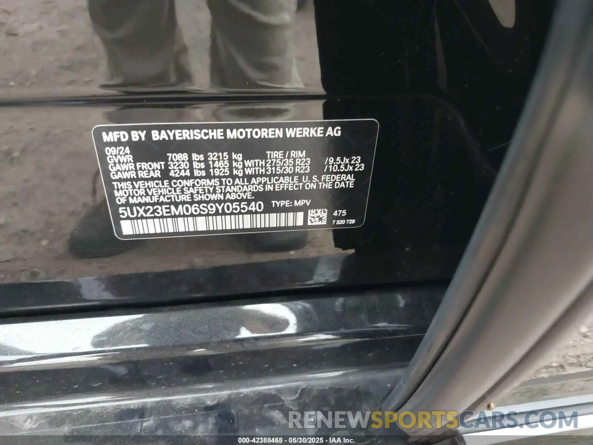 9 Photograph of a damaged car 5UX23EM06S9Y05540 BMW X7 2025