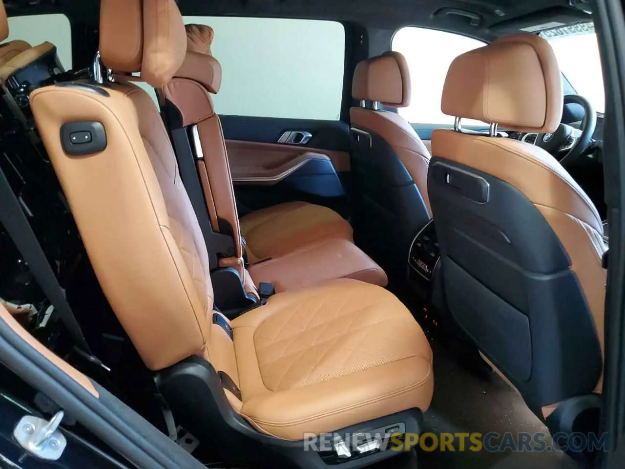 11 Photograph of a damaged car 5UX23EM06S9Y26792 BMW X7 2025
