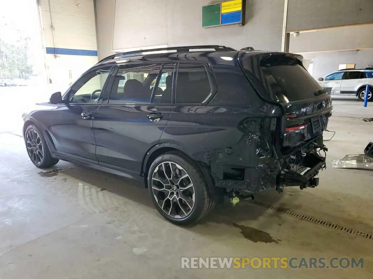 2 Photograph of a damaged car 5UX23EM06S9Y26792 BMW X7 2025