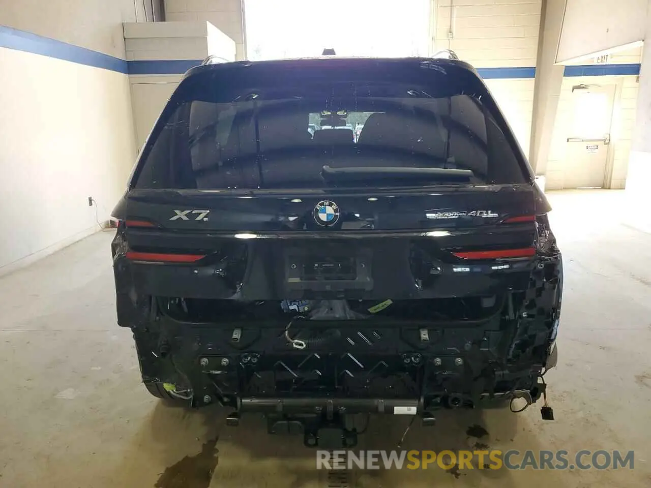 6 Photograph of a damaged car 5UX23EM06S9Y26792 BMW X7 2025