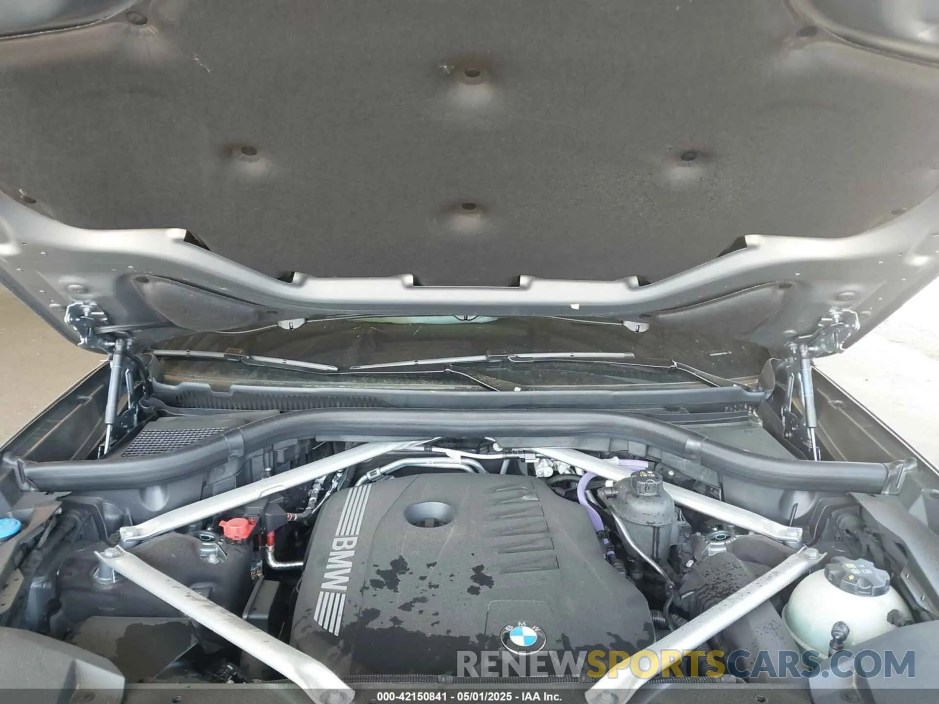 10 Photograph of a damaged car 5UX23EM08S9X77529 BMW X7 2025