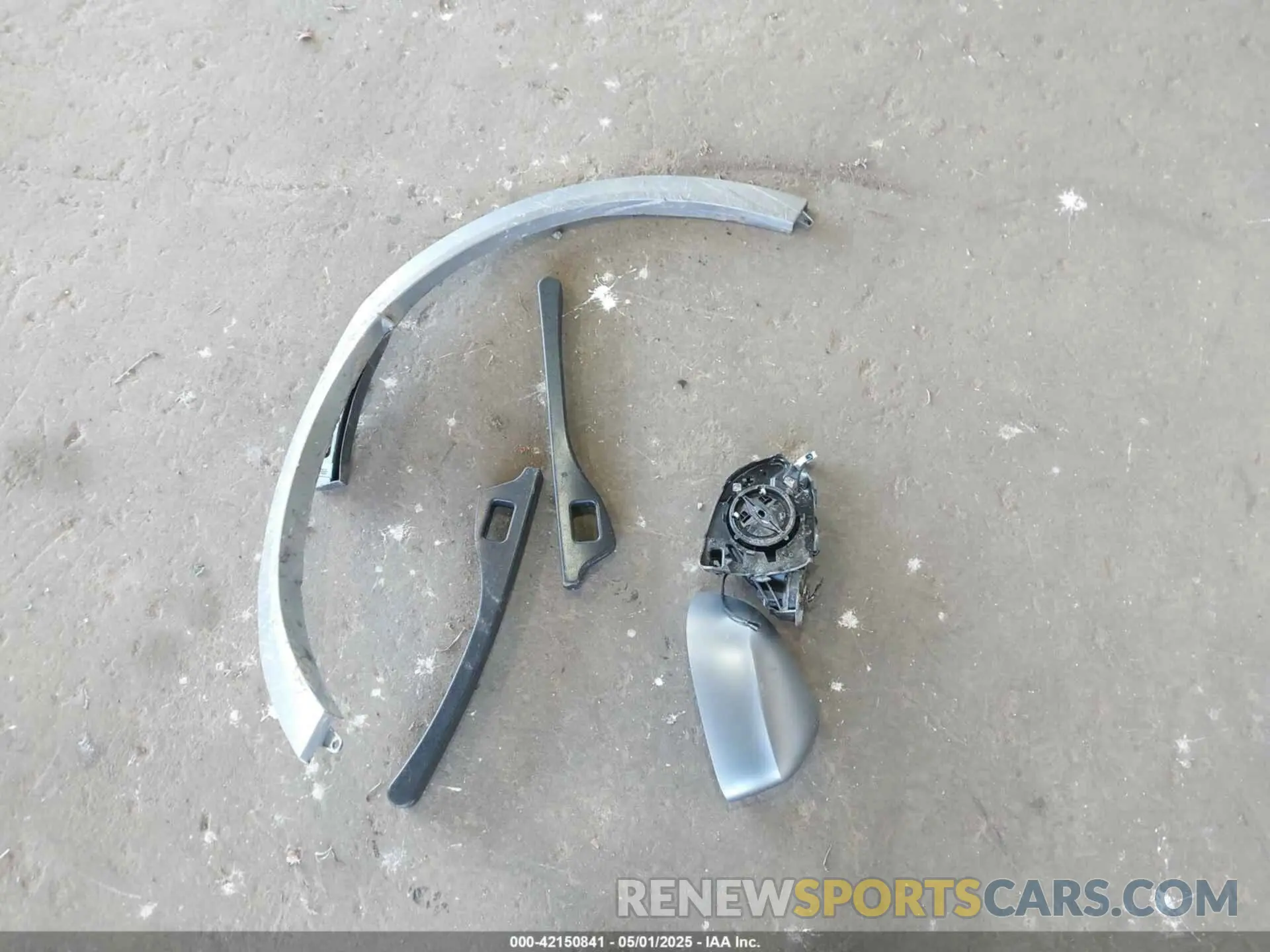 12 Photograph of a damaged car 5UX23EM08S9X77529 BMW X7 2025