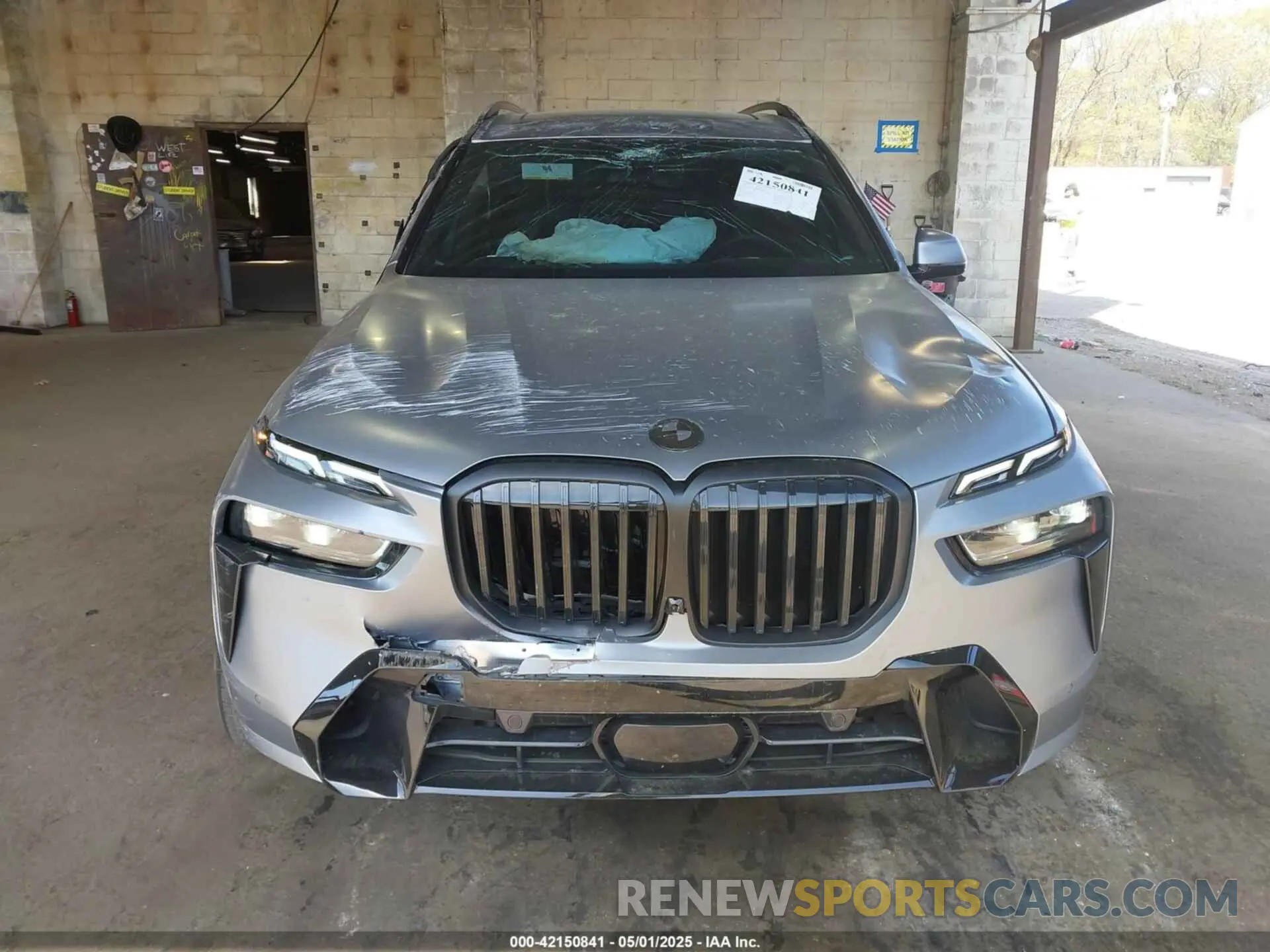 13 Photograph of a damaged car 5UX23EM08S9X77529 BMW X7 2025