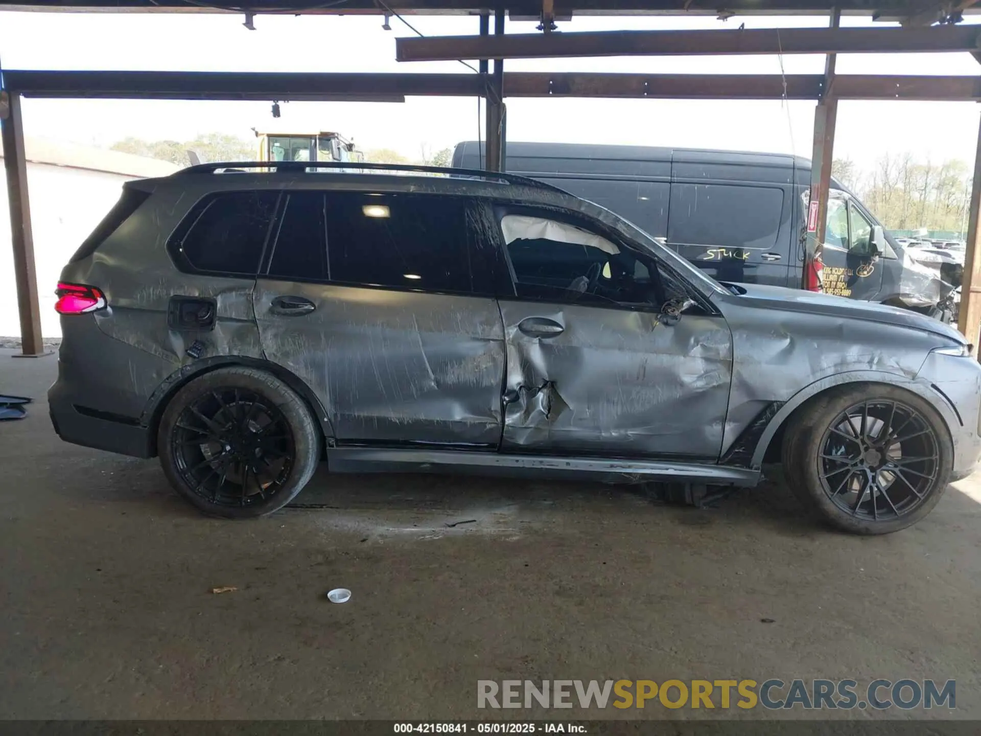 14 Photograph of a damaged car 5UX23EM08S9X77529 BMW X7 2025