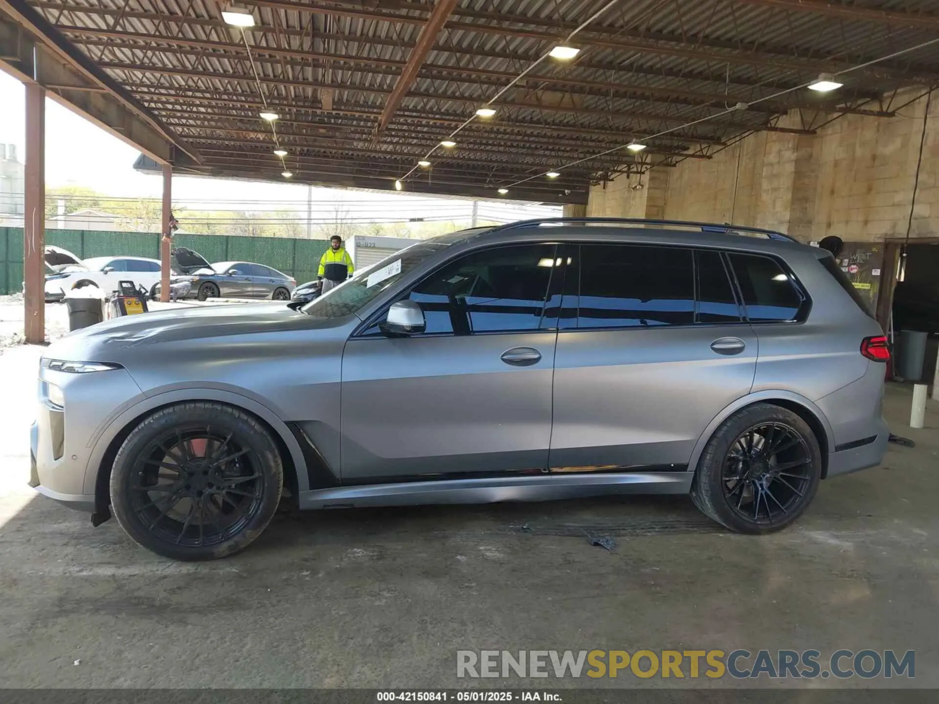 15 Photograph of a damaged car 5UX23EM08S9X77529 BMW X7 2025