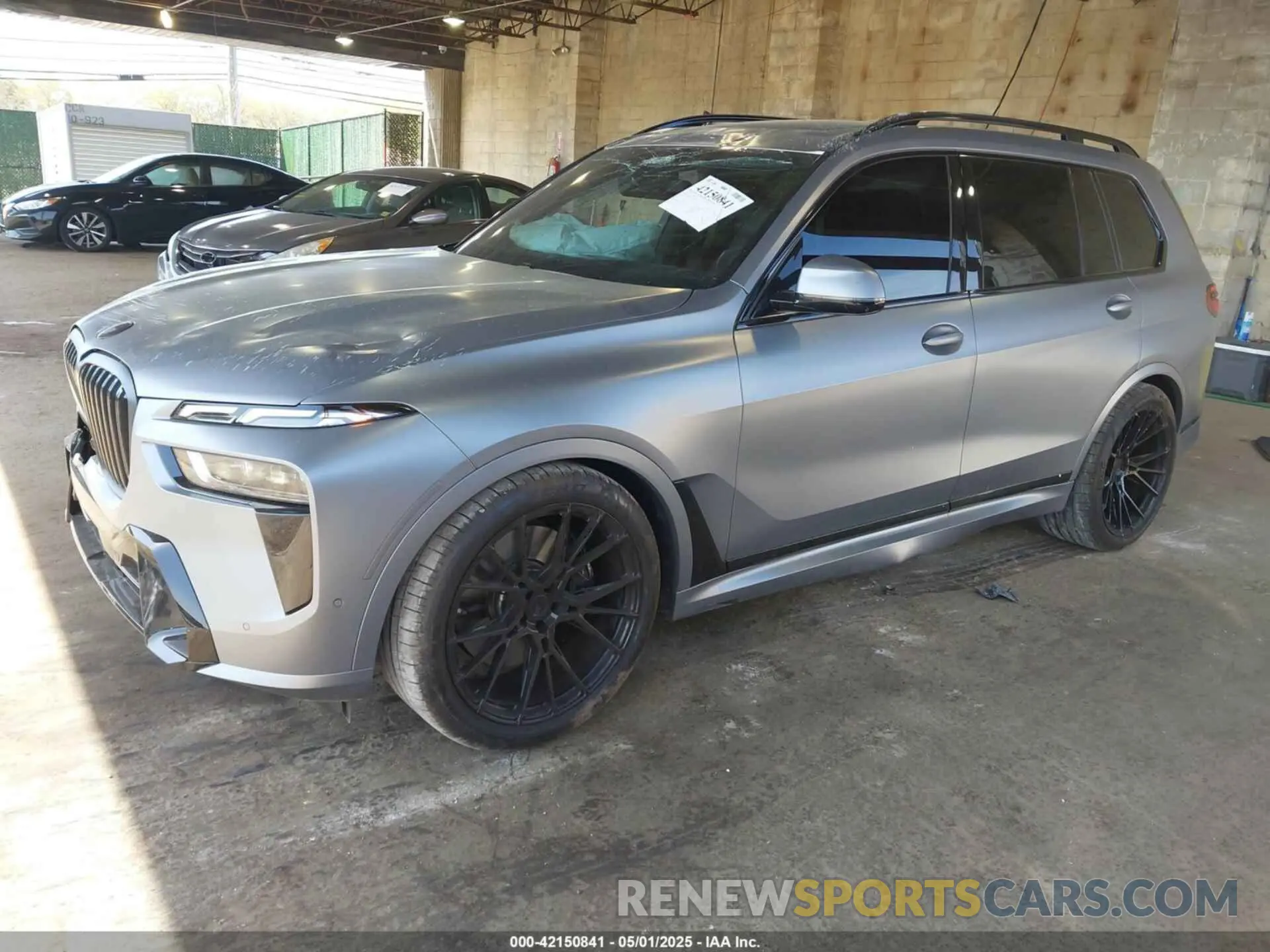 2 Photograph of a damaged car 5UX23EM08S9X77529 BMW X7 2025