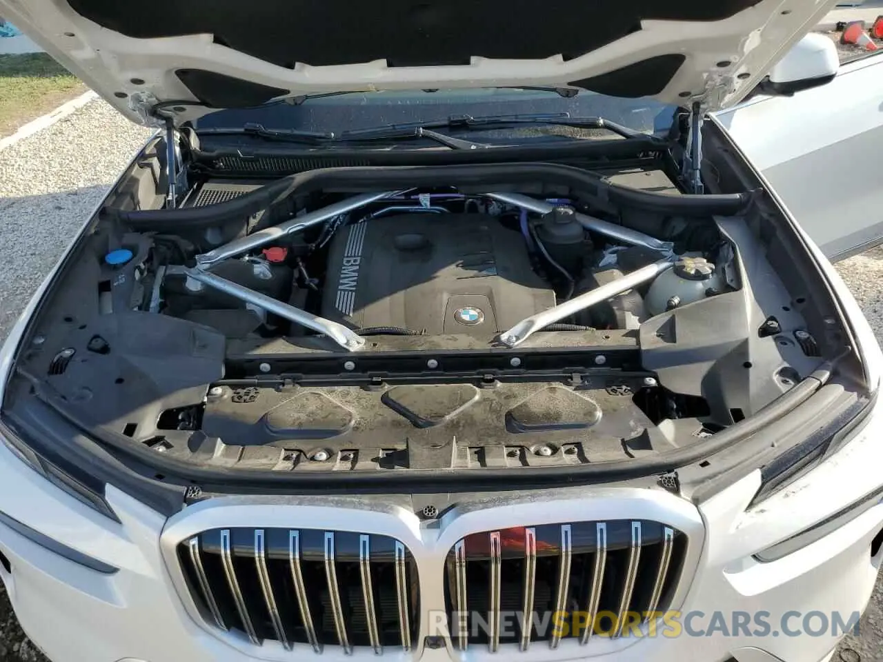 12 Photograph of a damaged car 5UX23EM09S9W38073 BMW X7 2025
