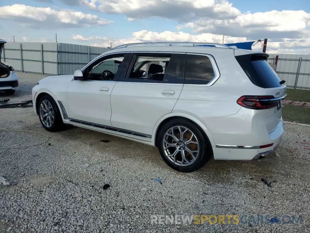 2 Photograph of a damaged car 5UX23EM09S9W38073 BMW X7 2025