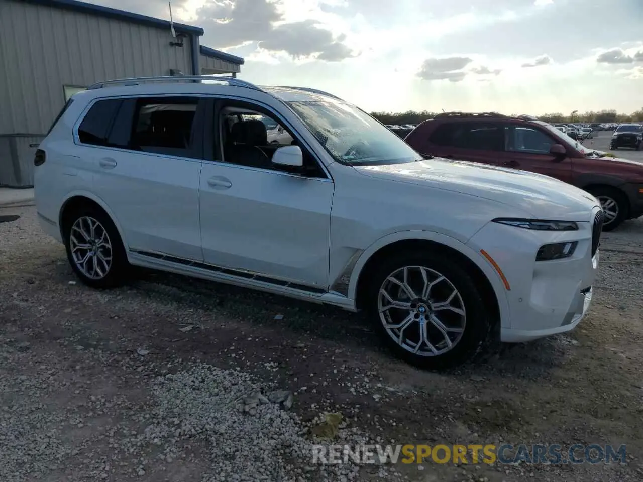 4 Photograph of a damaged car 5UX23EM09S9W38073 BMW X7 2025