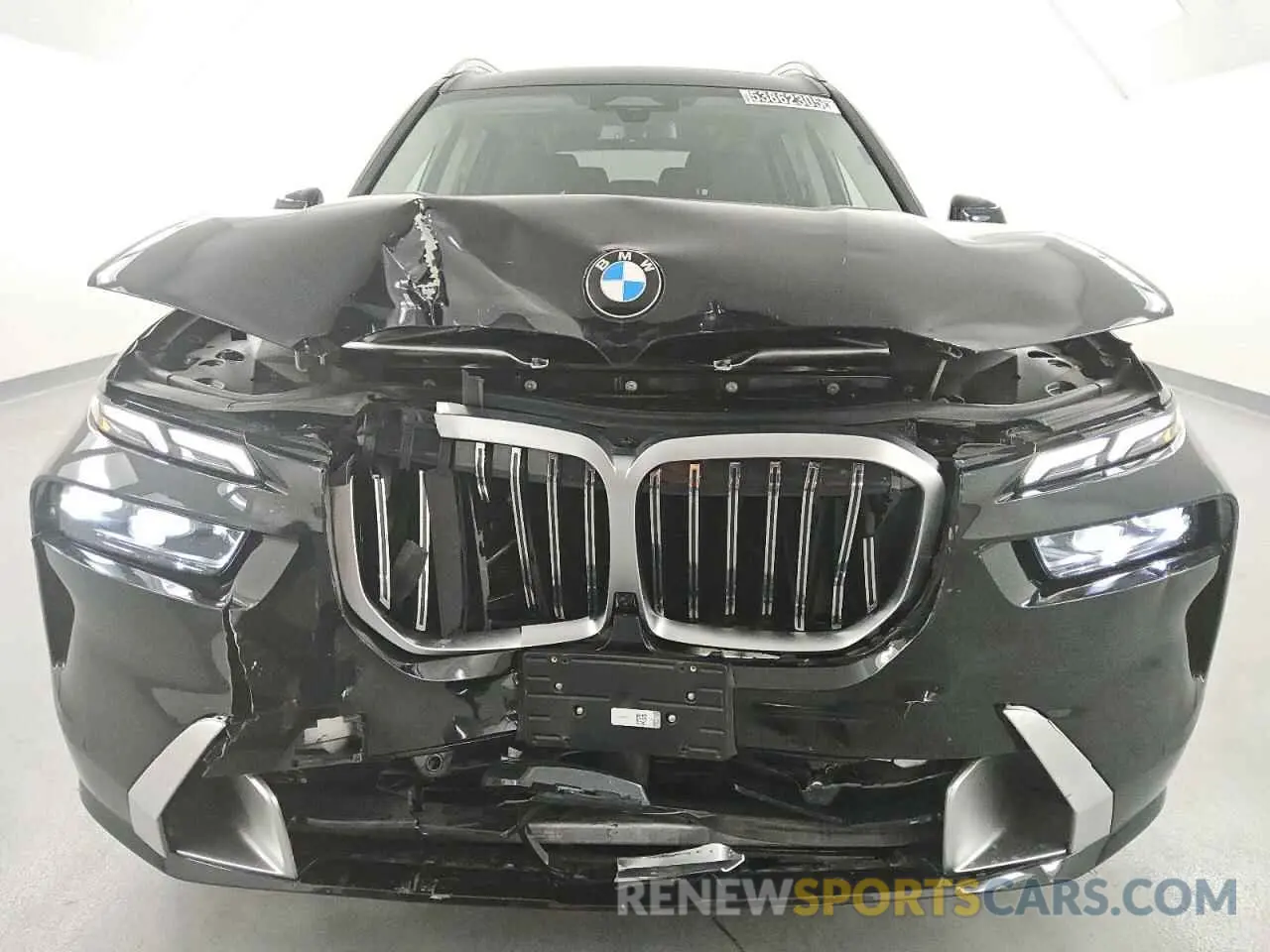 5 Photograph of a damaged car 5UX23EM09S9X05528 BMW X7 2025