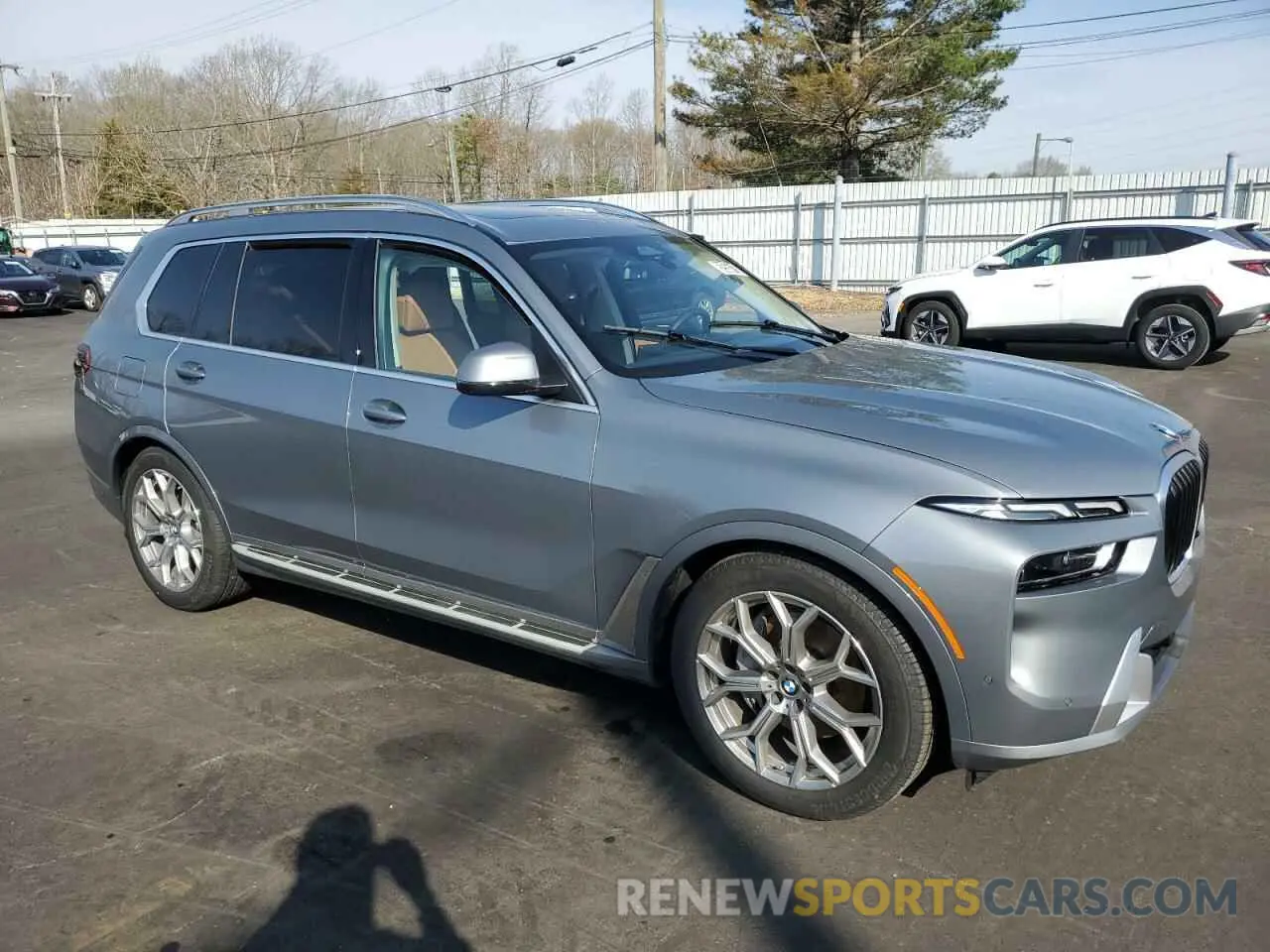 4 Photograph of a damaged car 5UX23EM09S9Z52371 BMW X7 2025