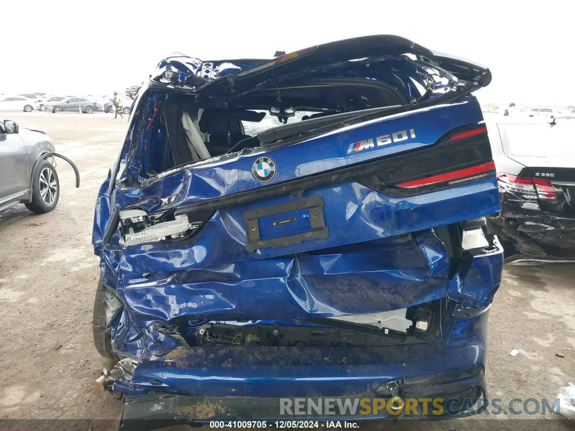 16 Photograph of a damaged car 5UX33EM0XS9X98693 BMW X7 2025